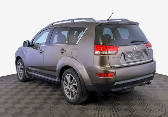 Подержанный автомобиль Citroen C-Crosser 2011 года (7 фото)