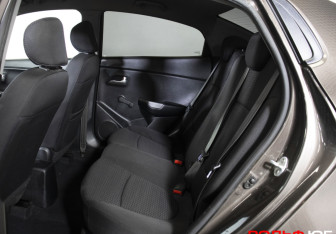 Подержанный автомобиль Kia Rio Sedan 2016 года (10 фото)