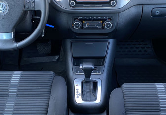Подержанный автомобиль Volkswagen Tiguan 2010 года (13 фото)