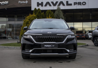 Подержанный автомобиль Kia Carnival 2021 года (2 фото)