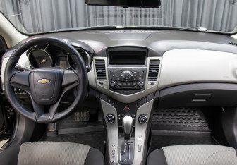 Подержанный автомобиль Chevrolet Cruze Sedan 2011 года (12 фото)