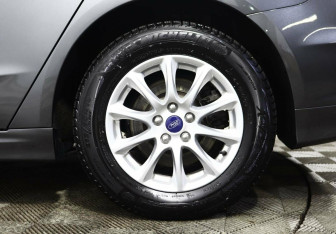 Подержанный автомобиль Ford Mondeo Sedan 2015 года (5 фото)