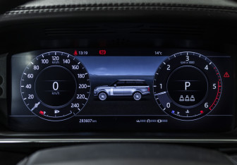 Подержанный автомобиль Land Rover Range Rover 2018 года (12 фото)