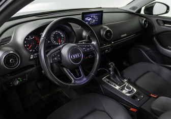 Подержанный автомобиль Audi A3 Sedan 2018 года (10 фото)
