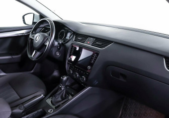 Подержанный автомобиль Skoda Octavia Liftback 2017 года (7 фото)