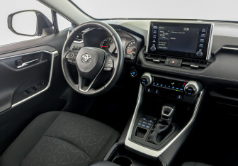 Подержанный автомобиль Toyota RAV4 2021 года (28 фото)