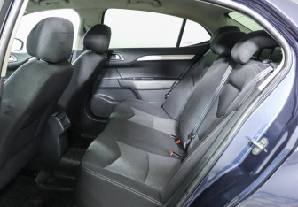 Подержанный автомобиль Citroen C4 Sedan 2016 года (10 фото)