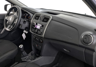 Подержанный автомобиль Renault Logan Sedan 2022 года (13 фото)