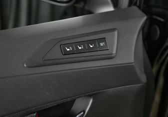 Подержанный автомобиль Toyota Alphard 2021 года (9 фото)