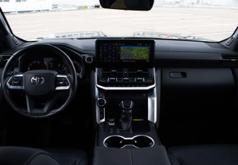 Подержанный автомобиль Toyota Land Cruiser Suv 2023 года (17 фото)