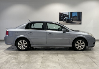 Подержанный автомобиль Opel Vectra Sedan 2007 года (4 фото)