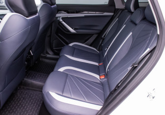 Подержанный автомобиль Geely Atlas 2024 года (11 фото)