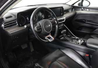 Подержанный автомобиль Kia K5 2021 года (9 фото)