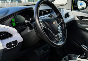 Подержанный автомобиль Chevrolet Bolt 2018 года (13 фото)