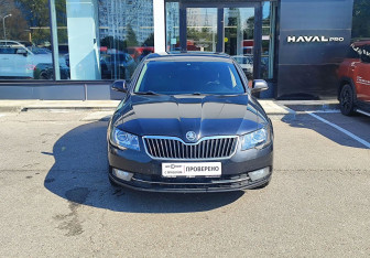 Подержанный автомобиль Skoda Superb Liftback 2013 года (2 фото)
