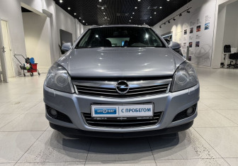 Подержанный автомобиль Opel Astra Wagon 2011 года (2 фото)