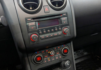 Подержанный автомобиль Nissan Qashqai+2 2011 года (27 фото)