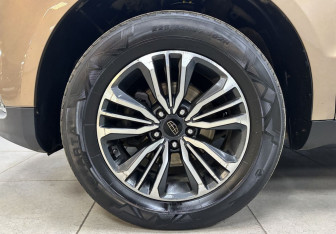 Подержанный автомобиль Geely Emgrand X7 2020 года (9 фото)