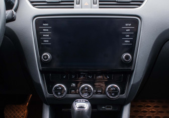Подержанный автомобиль Skoda Octavia Liftback 2020 года (14 фото)
