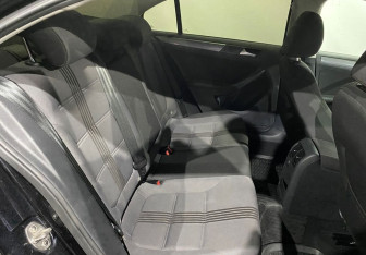 Подержанный автомобиль Volkswagen Jetta Sedan 2016 года (10 фото)