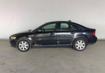 Подержанный автомобиль Volvo S40 2007 года (8 фото)