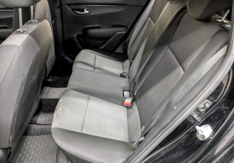 Подержанный автомобиль Kia Rio Hatchback 2021 года (12 фото)