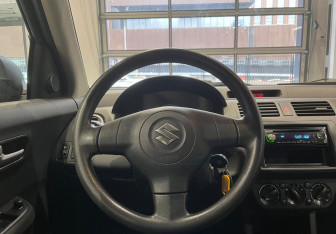 Подержанный автомобиль Suzuki Swift Hatchback 2008 года (11 фото)