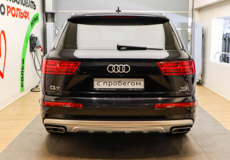 Подержанный автомобиль Audi Q7 2017 года (5 фото)