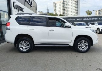 Подержанный автомобиль Toyota Land Cruiser Prado 2012 года (4 фото)