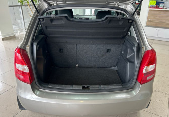 Подержанный автомобиль Skoda Fabia Hatchback 2011 года (19 фото)