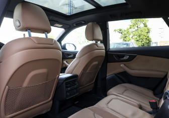 Подержанный автомобиль Audi Q8 2019 года (24 фото)