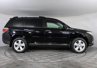 Подержанный автомобиль Toyota Highlander 2010 года (4 фото)