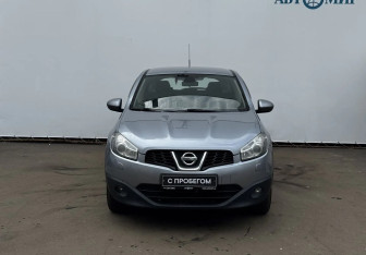 Подержанный автомобиль Nissan Qashqai 2013 года (2 фото)