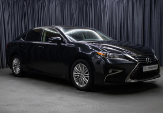 Подержанный автомобиль Lexus ES 2016 года (3 фото)
