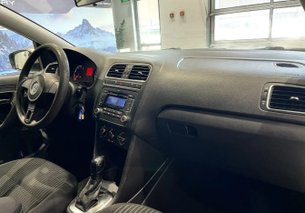 Подержанный автомобиль Volkswagen Polo Sedan 2011 года (9 фото)