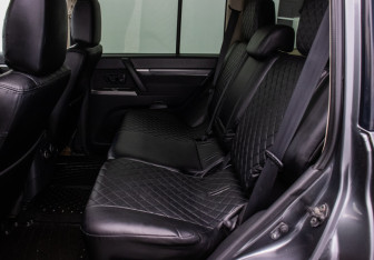 Подержанный автомобиль Mitsubishi Pajero 2013 года (11 фото)