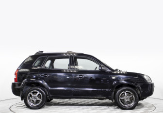 Подержанный автомобиль Hyundai Tucson 2008 года (4 фото)