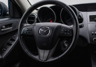 Подержанный автомобиль Mazda 3 Sedan 2013 года (15 фото)