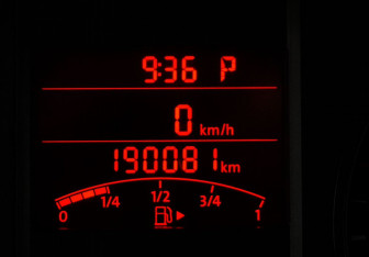 Подержанный автомобиль Volkswagen Polo Sedan 2012 года (14 фото)