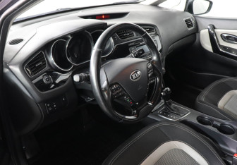 Подержанный автомобиль Kia Ceed Wagon 2012 года (9 фото)