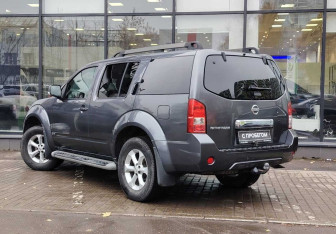 Подержанный автомобиль Nissan Pathfinder 2012 года (6 фото)