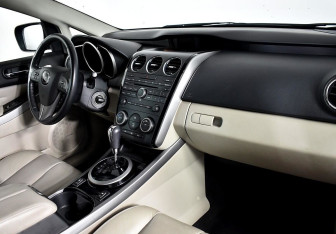 Подержанный автомобиль Mazda CX-7 2010 года (8 фото)