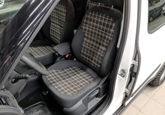 Подержанный автомобиль Skoda Yeti 2012 года (20 фото)