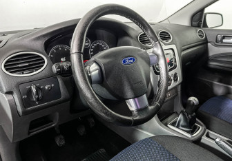 Подержанный автомобиль Ford Focus Sedan 2008 года (13 фото)