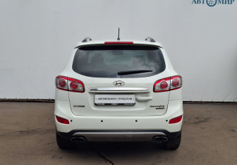Подержанный автомобиль Hyundai Santa Fe 2012 года (6 фото)