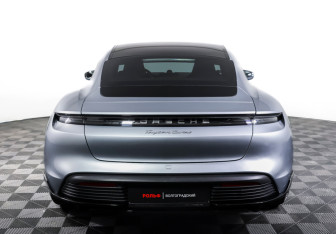 Подержанный автомобиль Porsche Taycan 2021 года (6 фото)