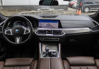 Подержанный автомобиль BMW X6 2021 года (14 фото)