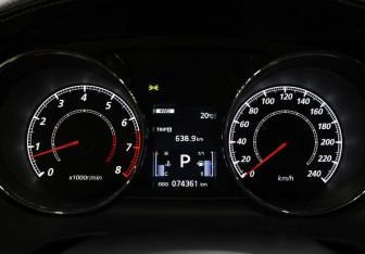 Подержанный автомобиль Citroen C-Crosser 2012 года (13 фото)
