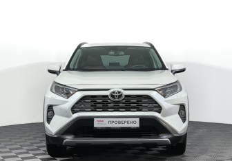 Подержанный автомобиль Toyota RAV4 2022 года (2 фото)