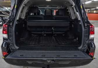 Подержанный автомобиль Toyota Land Cruiser Suv 2015 года (10 фото)